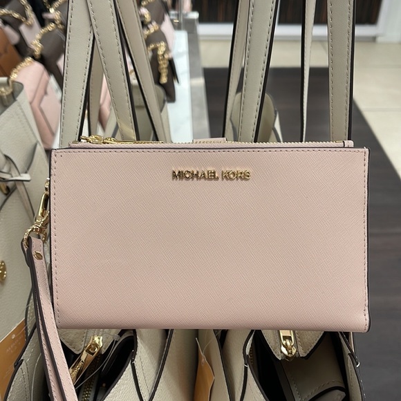 MICHAEL KORS LARGE DOUBLE ZIP WRISTLET WALLET PHONE CASE CLUTCH 
Powder Blush - Picture 3 of 16